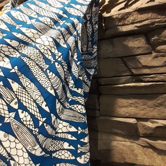 COOL FISH !! - NWOT ALFANI Petite Size 8P - 10 Blue White Fish swimming top - Picture 6 of 8